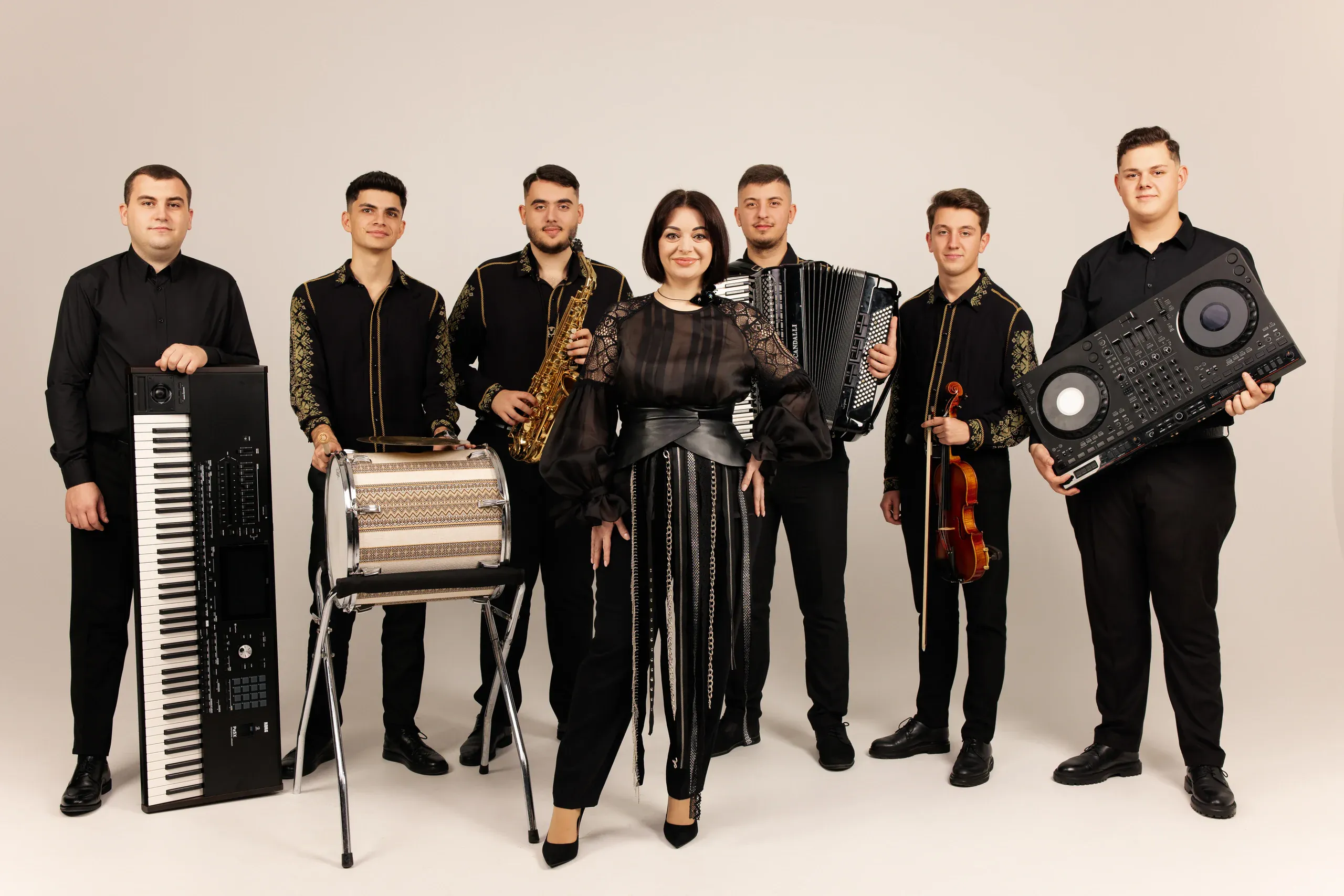 Echipa CEARDAȘ — muzică live pentru nunți și evenimente în Moldova